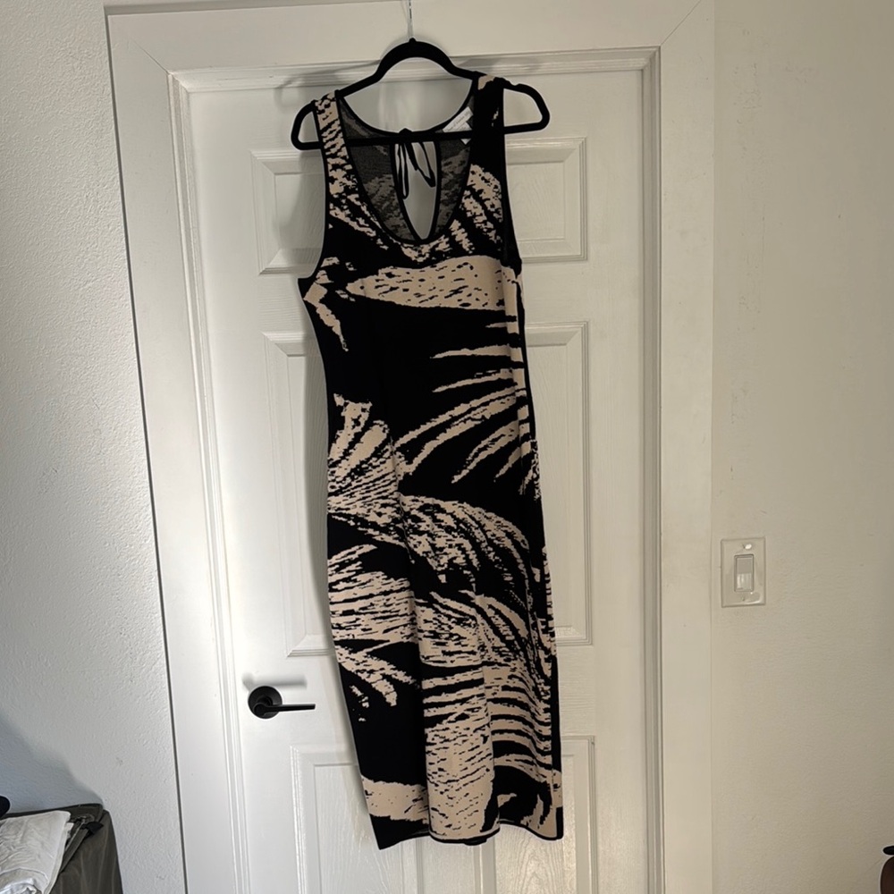 House of Harlow Black and Cream Sleeveless Dress